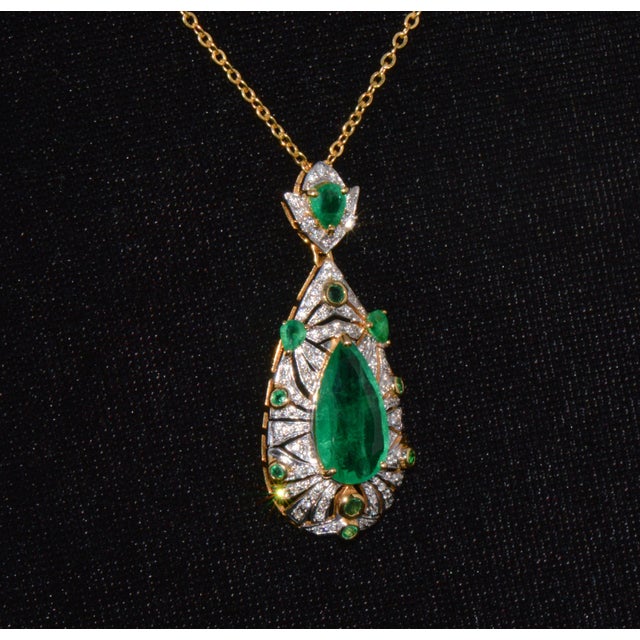 Metal Late 20th Century Gia Natural 4.10Cts Emerald Diamond Solid 18k Gold Pendant Necklace For Sale - Image 7 of 15