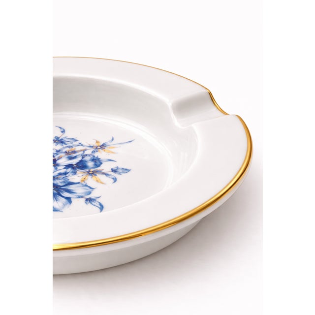 1970s Vintage Porcelain Ashtray with Blue Floral Motif & Gold Rim from Meissen, 1970s For Sale - Image 5 of 6