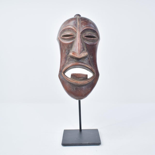 Early 20th Century Hemba Mask with Custom Stand For Sale In Denver - Image 6 of 9
