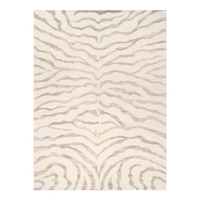 Edgy Hand-Tufted Ivory Area Rug- 4' 0'' X 6' 0'' For Sale