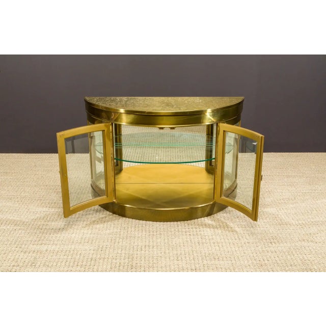 Mid-Century Modern Mastercraft Brass Illuminated Demilune Vitrine Cabinet, 1970s, Signed For Sale - Image 3 of 16