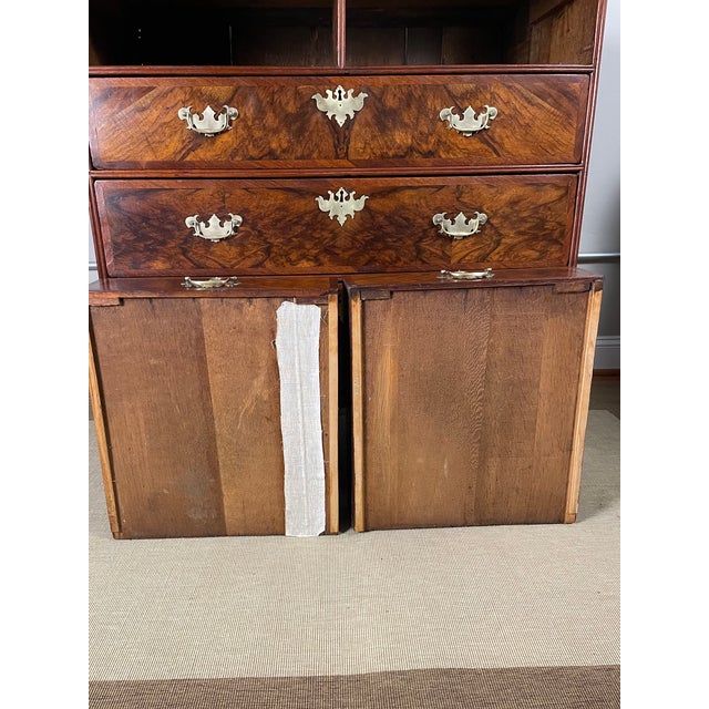 Early 18th Century English Walnut Chest of Drawers, C. 1700–1725 For Sale - Image 13 of 18