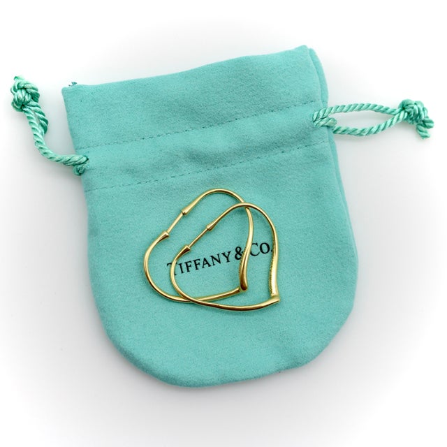 18k Gold Elsa Peretti for Tiffany & Co. Open Heart Hoop Earrings For Sale In Los Angeles - Image 6 of 8