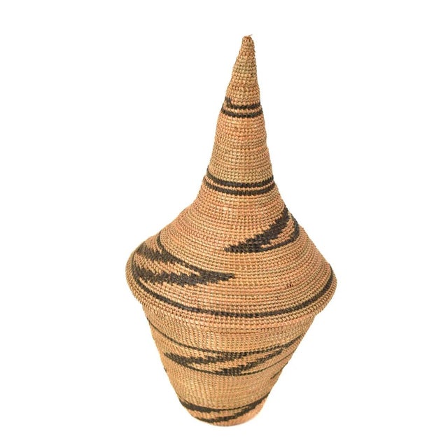 African Early 20th Century Tutsi Basket with Lid Rwanda For Sale - Image 3 of 7