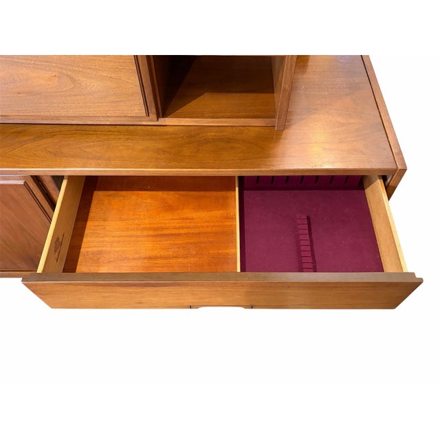 United Furniture Corporation 1960s United Furniture Company Mid-Century Modern Hutch For Sale - Image 4 of 5