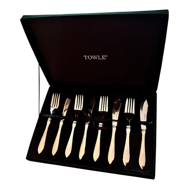 Circa 1980 Towle Silversmiths Fish Forks & Knife Boxed Set / Boston Antique Silver Pattern / Service for 4 - Set of 8 For Sale