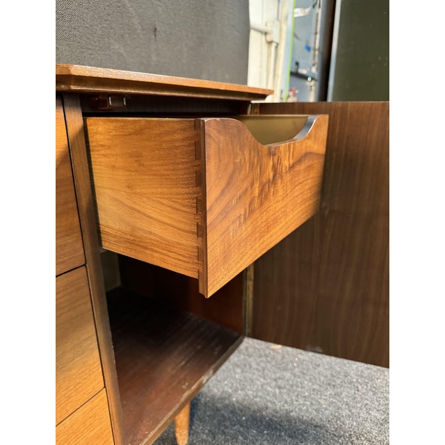 Mid 20th Century Vintage Mid-Century Walnut Sideboard by United Furniture For Sale In New York - Image 6 of 12