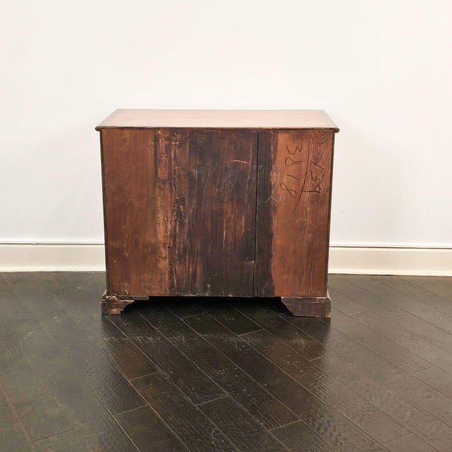 George III Period Mahogany Chest of Drawers, England Circa 1790 For Sale In San Francisco - Image 6 of 8