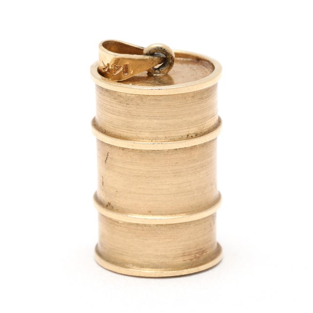 Length: 1 in. Width: 1/2 in. Weight: 4.4 dwts. / 6.8 grams Stamps: "14k" SKU: P1773 A Couple Of Things to Note: * This is...