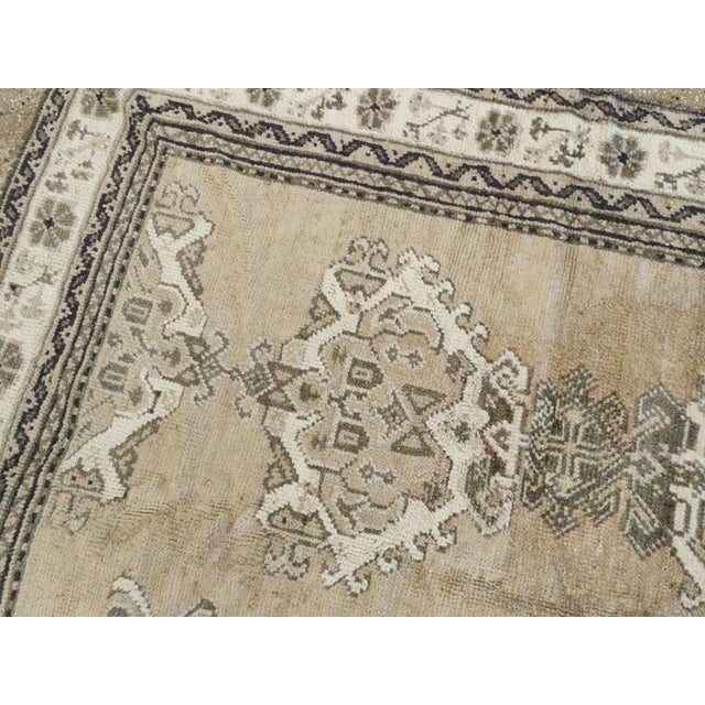 Textile Galerie Shabab Collection Early 20th Century Champagne Colored Turkish Handmade Oushak Carpet For Sale - Image 7 of 9