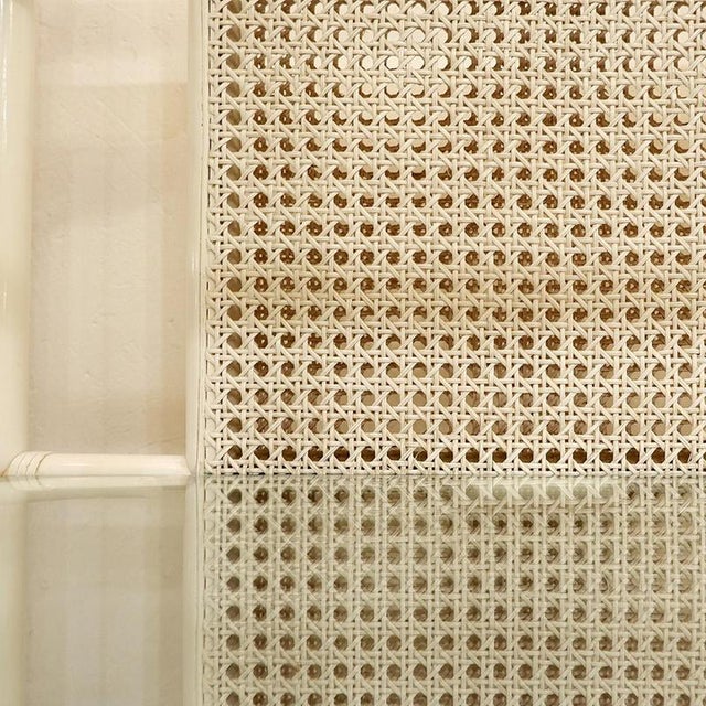 White Lacquered Canework Shelves in Bamboo and Glass, 1980s, Italy, Set of 2 For Sale - Image 8 of 13