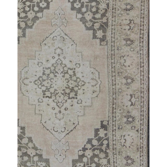 Traditional Mid 20th Century Mid 20th Century Vintage Turkish Oushak Rug With Medallion Design in Muted Tones For Sale - Image 3 of 11