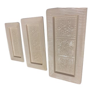 Set of 3 White Ceramic Nesting Platters Embossed Snowflake Winter Serving Trays For Sale
