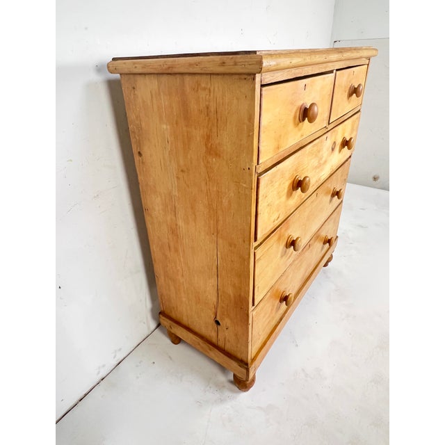 Wood C. 1860s Antique English Scrubbed Pine Chest of Drawers For Sale - Image 7 of 11