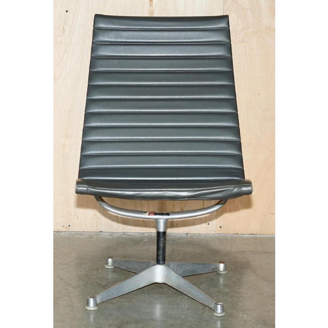 Herman Miller Vintage Hillie Stamped Black Leather Swivel Lounge Chairs from Herman Miller, Set of 2 For Sale - Image 4 of 18