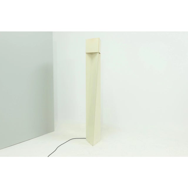 The Slack I floor lamp was designed in 1979 by Dutch architect and designer Mart van Schijndel, a key figure associated...