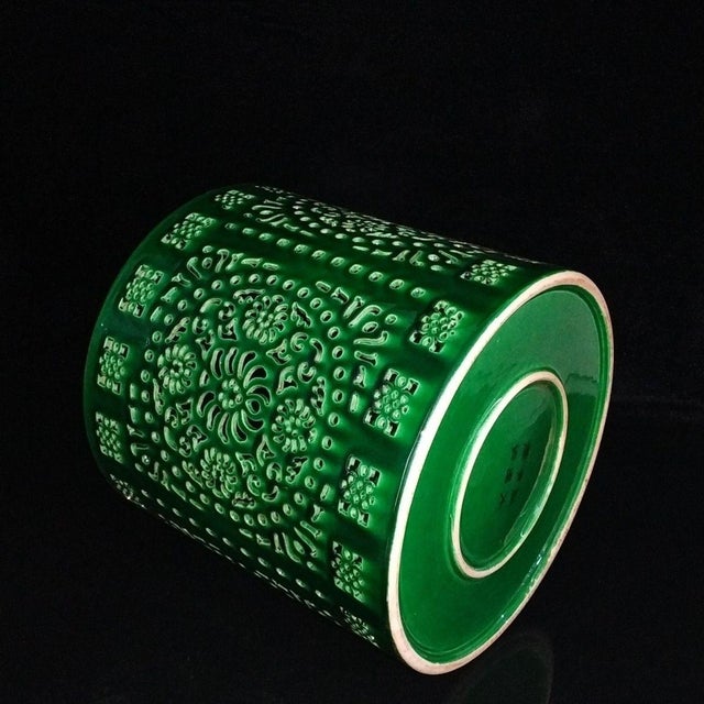 Traditional Late 20th Century Green Glazed Reticulated Porcelain Brush Pot For Sale - Image 3 of 8