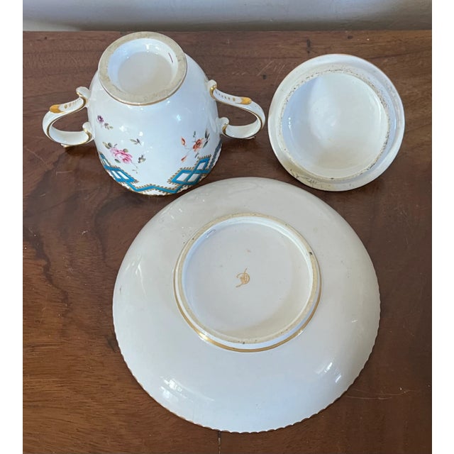 Antique 18th Century William Duesbury Chelsea Derby Porcelain Caudle or Chocolate Cup, Cover & Saucer Circa 1770 For Sale - Image 11 of 12