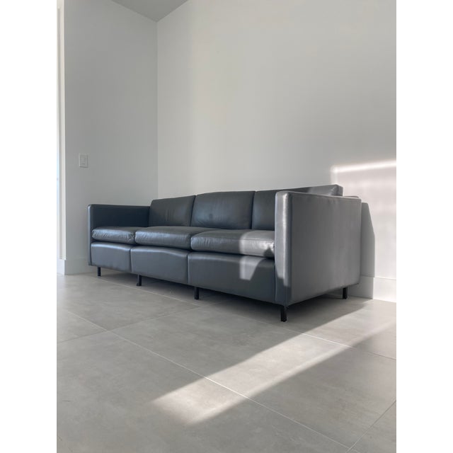 Minimalist Modernist Knoll Charles Pfister in Gray Leather Sofa For Sale - Image 6 of 10