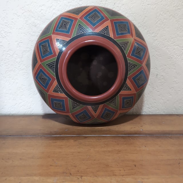 Signed Juan Paulino Martinez Nicaragua Pottery Vase Geometric Sgraffito Art For Sale In San Diego - Image 6 of 10