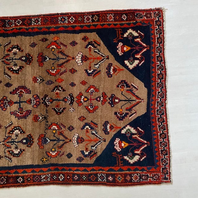 Middle Eastern Rug, 1940s, in Good conditions. Designed before 1890