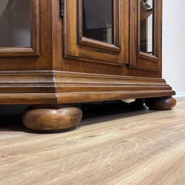 Baroque Display Cabinet in Walnut For Sale - Image 10 of 16