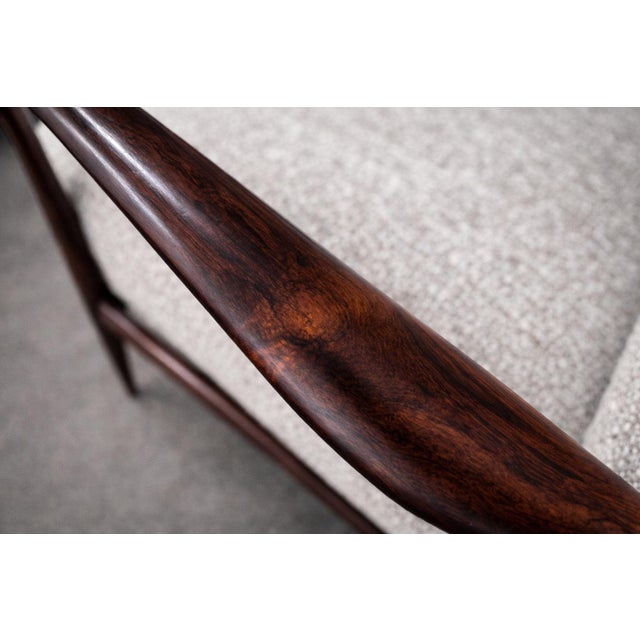 Mid-Century Modern Sofa in Rosewood and Ivory Bouclé by Giuseppe Scapinelli, Brazil, 1950s - Lot 449B For Sale - Image 3 of 15