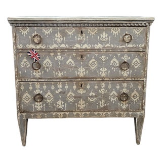 Late 19th Cenutry Grey & White 3 Drawer Italian Style Commode With Dental Molding Accent For Sale