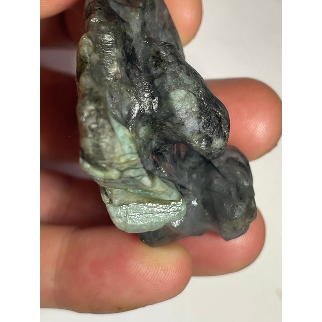 Emerald Mineral Gemstone Carving of Two Frogs by Lilly Pad. For Sale - Image 4 of 8