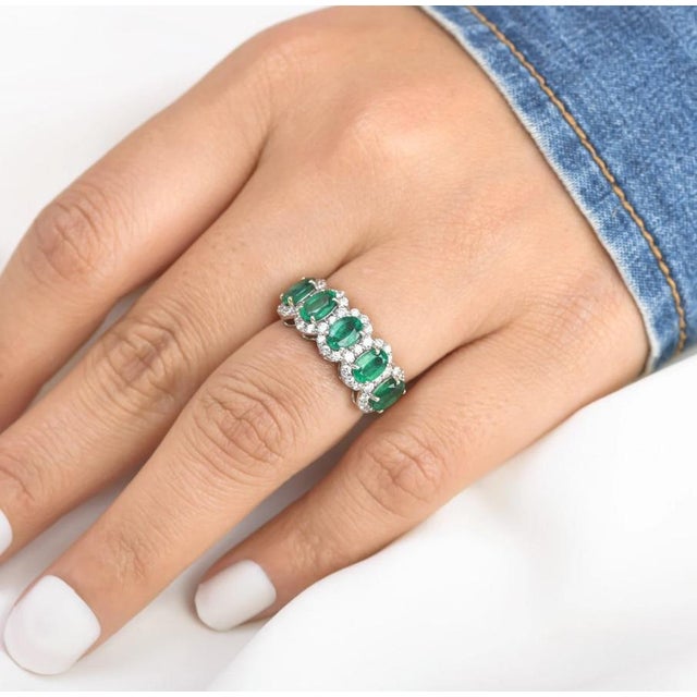 Natural 2.24 cts Zambian emerald & 0.70 cts diamond band gold For Sale - Image 9 of 18