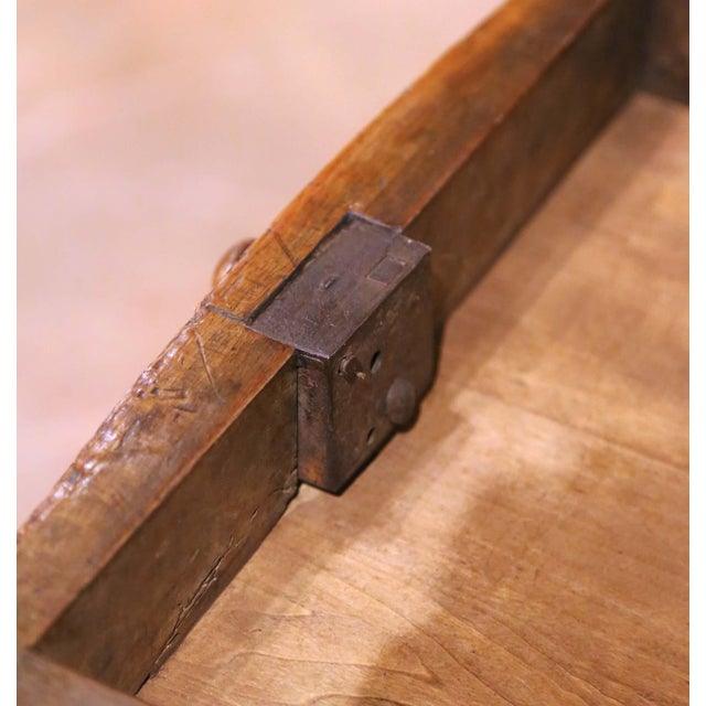 18th Century French Louis XV Walnut Bow-Front Side Table Desk With Drawer For Sale - Image 9 of 17