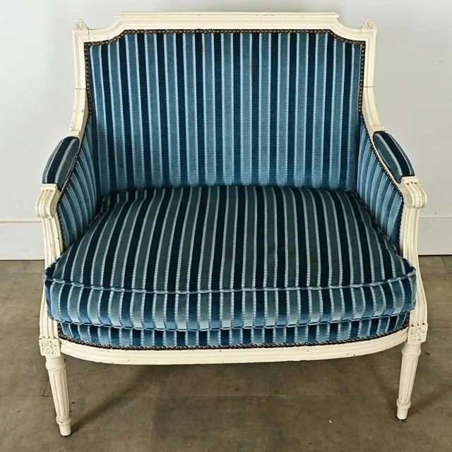 French 19th Century Louis XVI Style Blue Velvet Marquise Bergere For Sale - Image 4 of 12