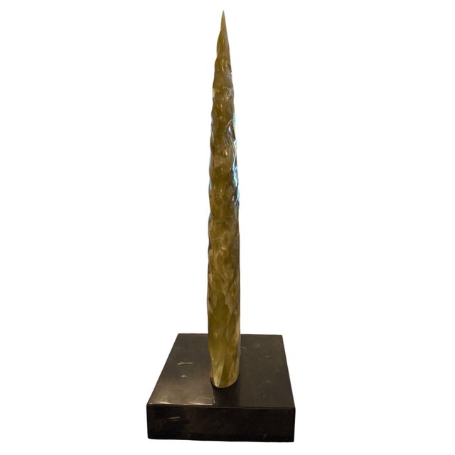 Large Carved Green Onyx Arrowhead Sculpture on Marble Base. Mexico, Late 20th C. For Sale - Image 4 of 7