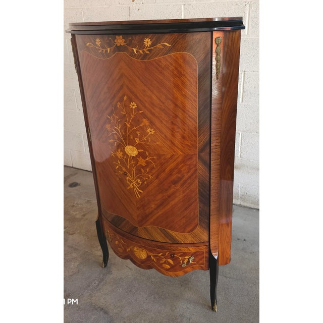 French Louis XV Style Marquetry and Parquetry Kingwood and Satinwood Corner Cupboard / Cabinet For Sale - Image 3 of 11