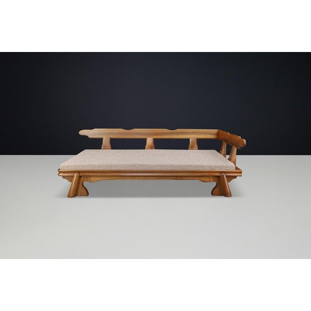 French Brutalist Walnut Daybed with Bouclé Upholstery, 1950s For Sale - Image 11 of 17
