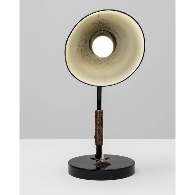This 1930s German Model L99 metal table lamp by Siemens embodies the clean, utilitarian aesthetic of early industrial...