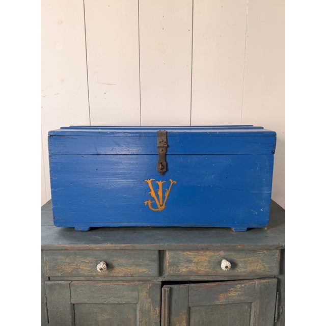 Vintage French Painted Cobalt Blue Trunk For Sale In New York - Image 6 of 9