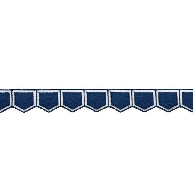 The angular scalloped shape of Honeycomb Tape brings a unique edge to this trim designed by David Kaihoi. The fine linen...