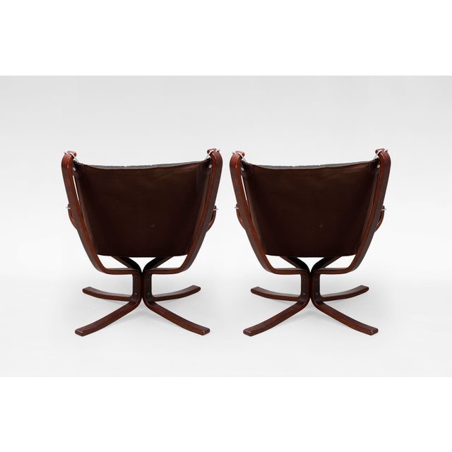 1970s Vintage Falcon Chairs and Ottoman in Black Leather and Plywood by Sigurd Ressell for Vatne Møbler, 1970s, Set of 3 For Sale - Image 5 of 7