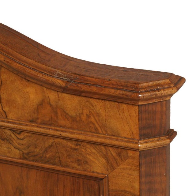 19th Century Neoclassical Solid Blond Walnut and Walnut Veneer Double Bed from Bassano Manufactures For Sale - Image 6 of 18