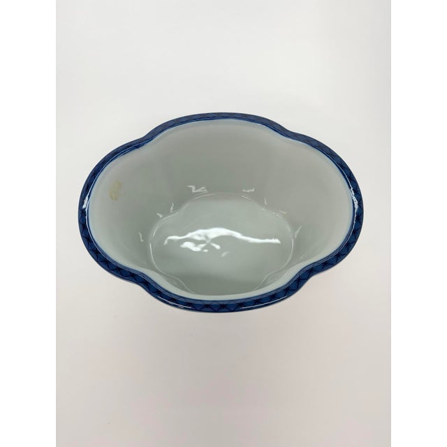 Ceramic Vintage Blue Pineapple Porcelain Cachepot Styled After Mottahedeh For Sale - Image 7 of 10