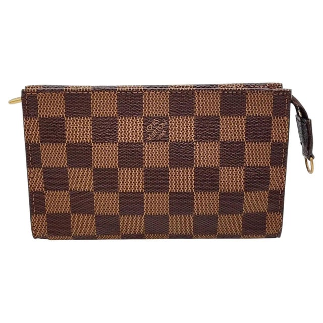 An authentic vintage Louis Vuitton companion pouch for the Damier Ebène Bucket bag, crafted in iconic coated canvas with...