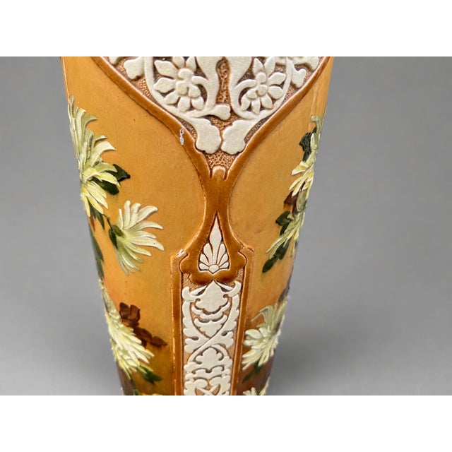 English 1913 English Cream Porcelain Floral Pedestal For Sale - Image 3 of 12