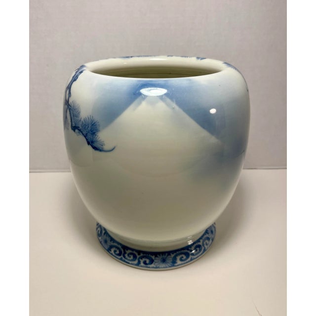 Meiji 19th Century Japanese Blue & White Porcelain Cachepot by Tominaga Genroku 富永源六 For Sale - Image 4 of 8
