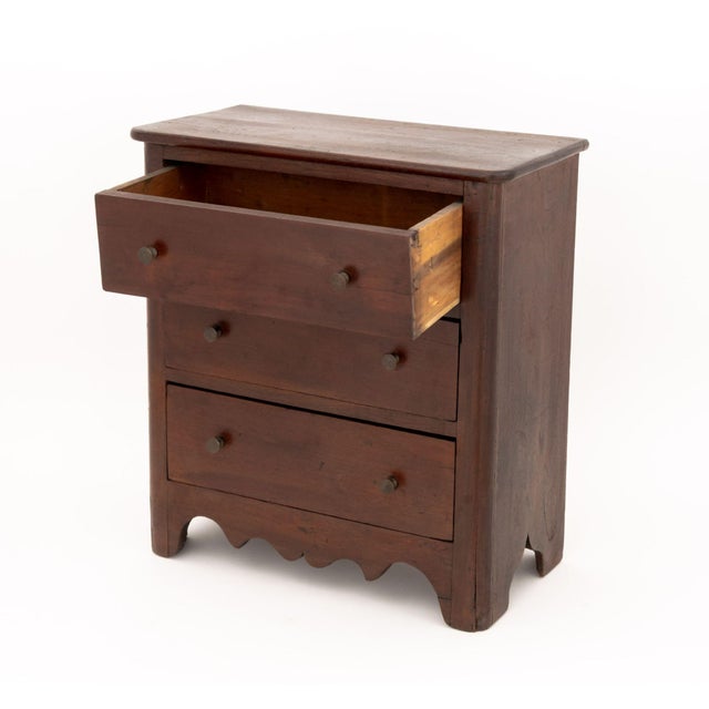 Georgian Dark Stained Oak Diminutive Chest of Three Drawers For Sale In New York - Image 6 of 8