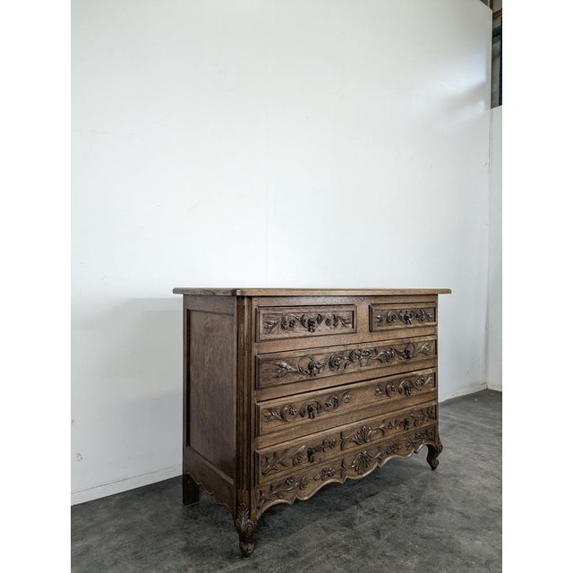 Norman Style Neo-Rustic Carved Chest of Drawers, in Very Good conditions.