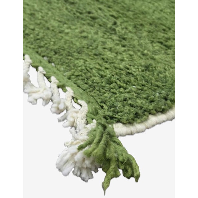 Green & Ivory Moroccan Rug – Handmade Minimalist Berber Wool Carpet This elegant handmade Moroccan rug features a rich...