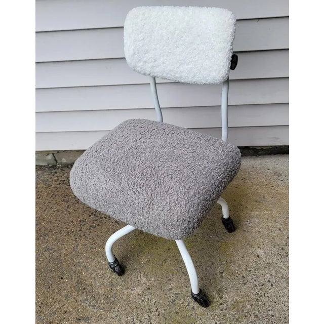 I like experimenting with combinations of colors. The fur is faux so you know an animal was not used. I used a glossy...