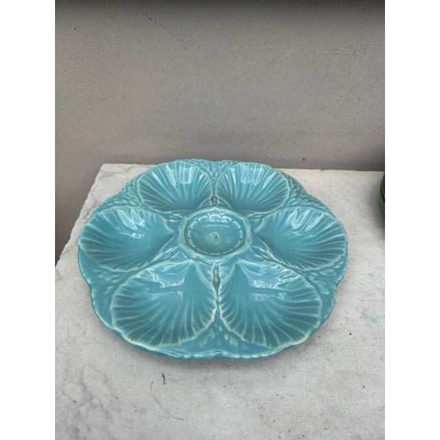 French aqua turquoise Majolica oyster plate signed Sarreguemines Majolica, circa 1870. 6 shells and space for the lemon on...