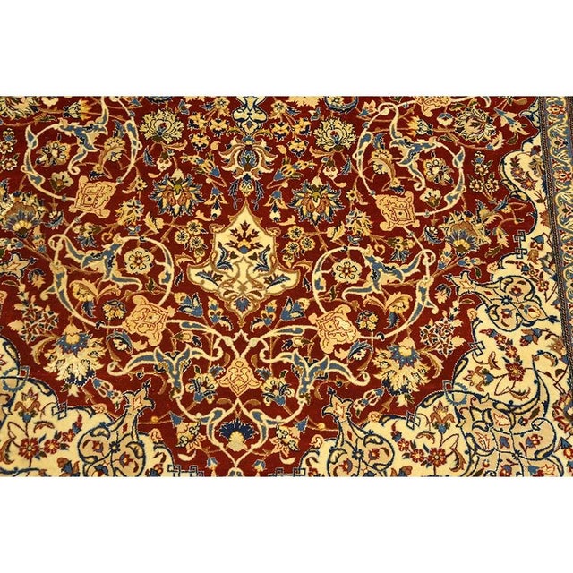 1950s 1950s Red Field Traditional Medallion Vintage Isfahan Wool Silk Small Carpet Rug For Sale - Image 5 of 9